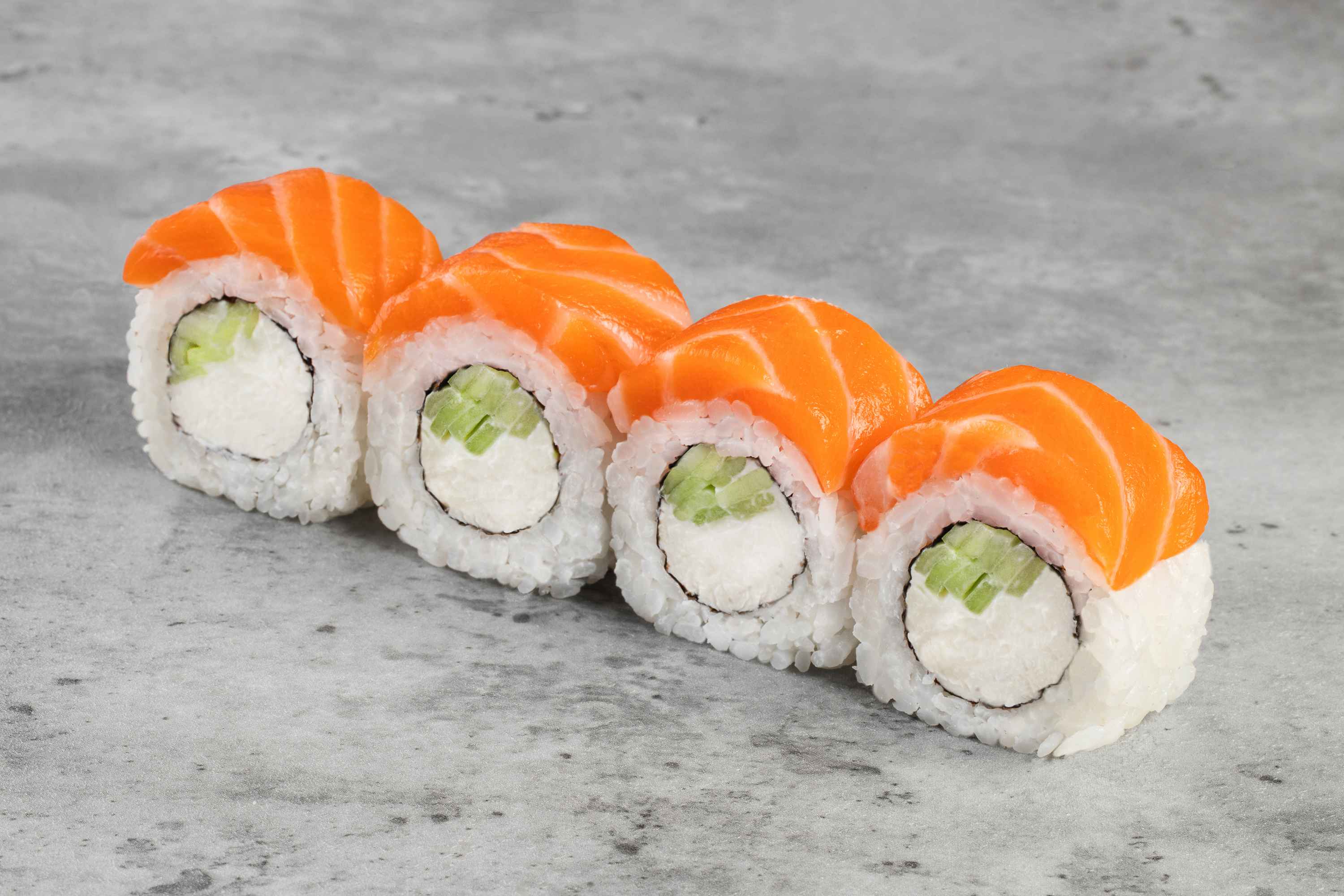 Филадельфия Лайт с огурцом (добавки не включены)