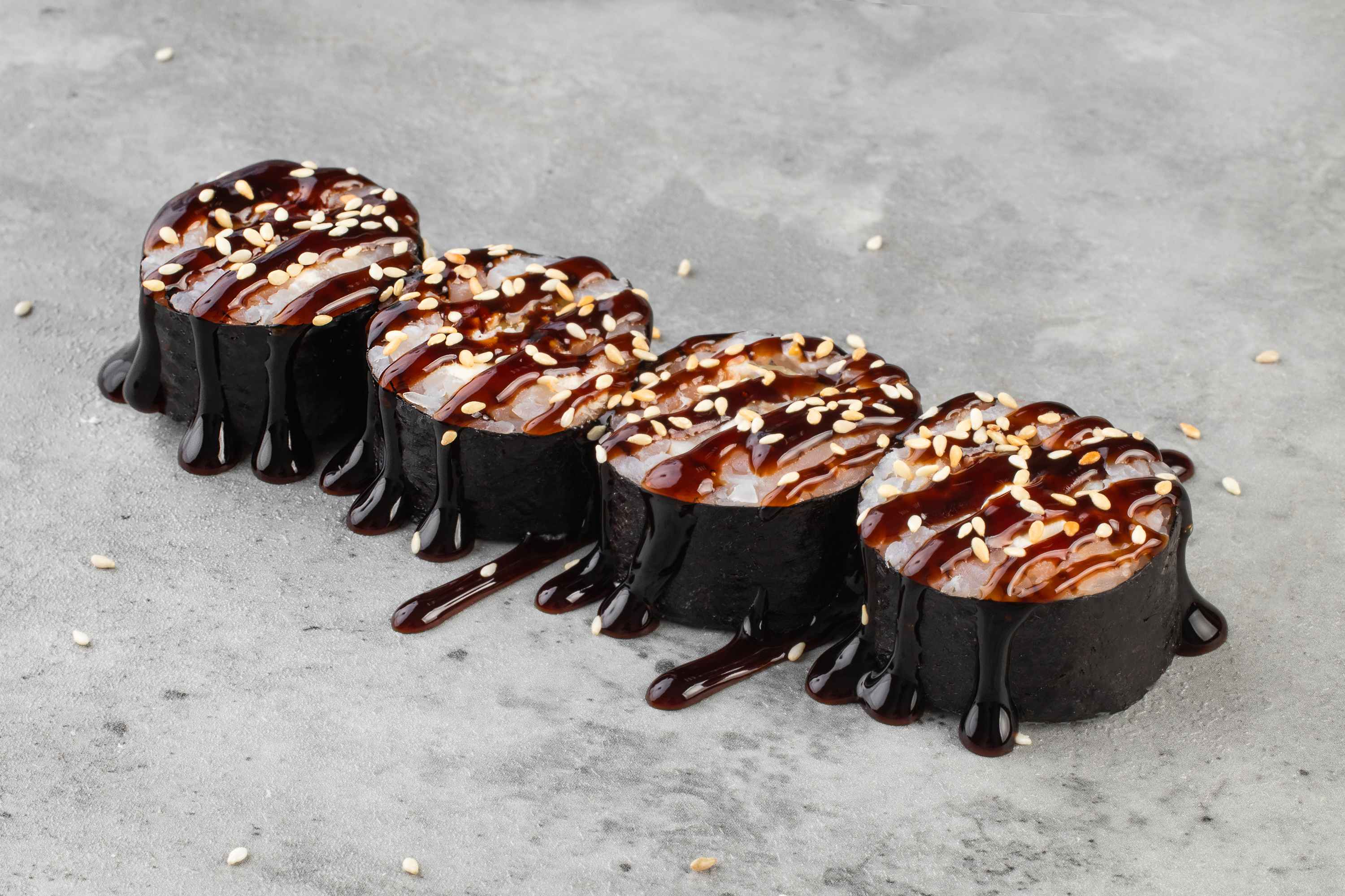 Унаги маки (добавки не включены)