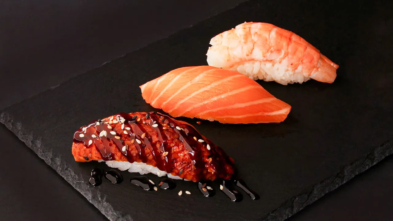 Суши с креветкой (добавки не включены)